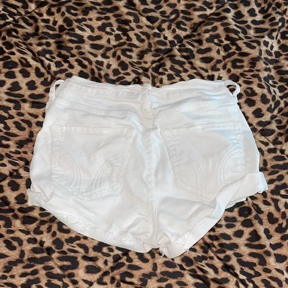 White Hollister high waisted shorts - Picture 2 of 2